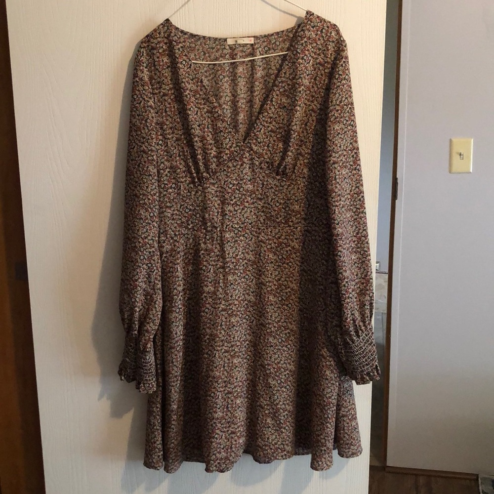 Long sleeve floral shift dress